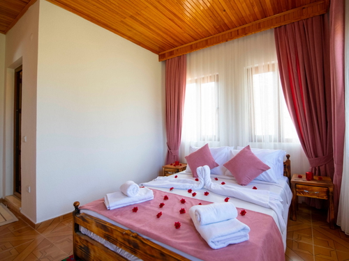  gece  -  Kasım
  | Kalkan Bezirgan Köyü Villa (6 Kişilik, Korunaklı Havuzlu, Jakuzili Seçenekli)